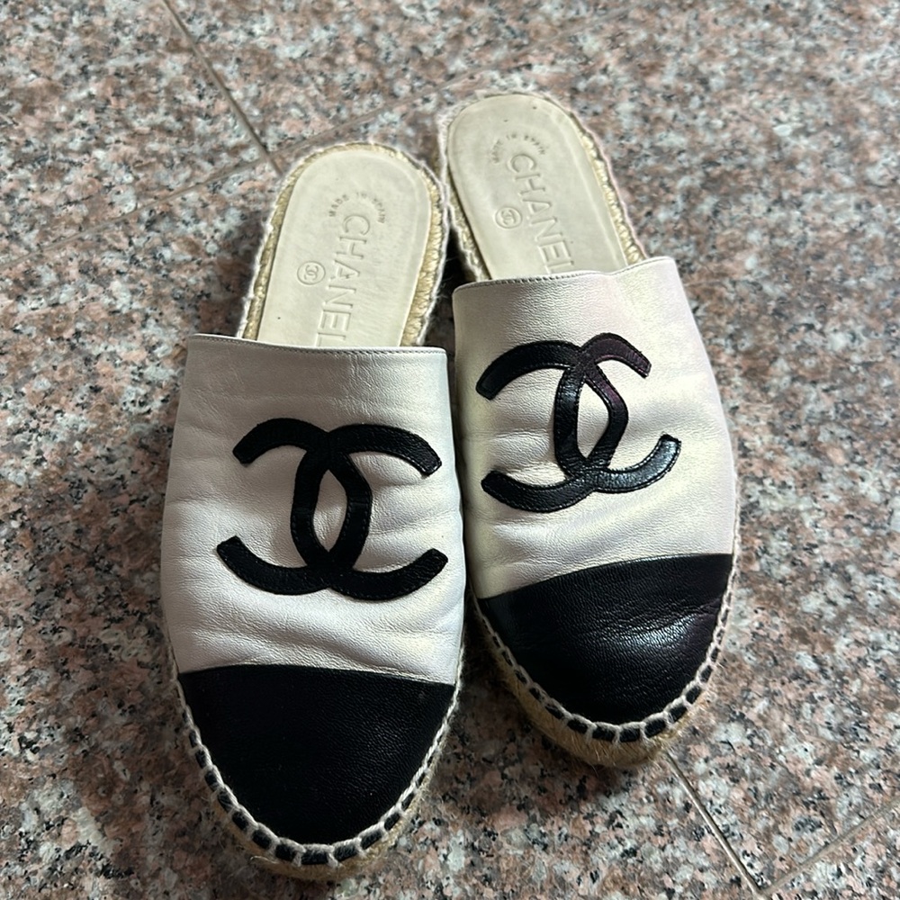 Chanel flat shoe